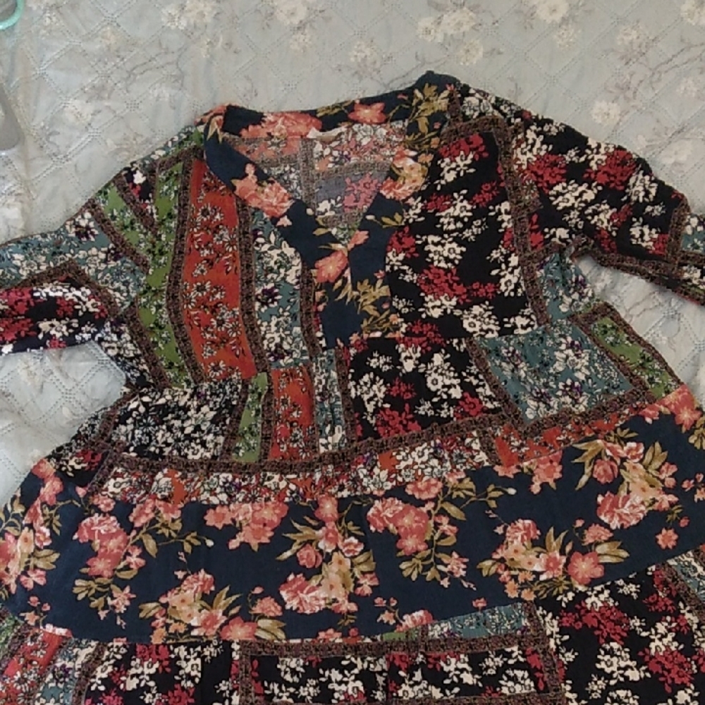 Entro Multicolor Floral Long Sleeve Dress